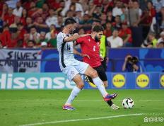 TK体育-关于C罗爆冷击败巴塞罗那，高光表现引爆全场！的信息