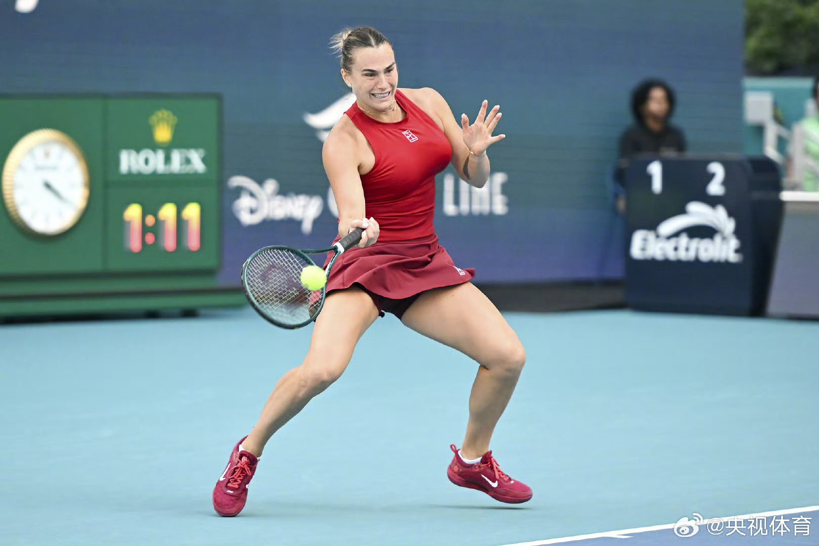 TK体育-阿扎伦卡连续二十场比赛得分超过挺进下一轮，曼联挑战极限！的简单介绍