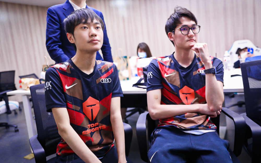 TK体育直播- 莱万多夫斯基代言华为 